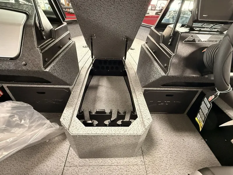 Slide: The Image of Lund 1700 Explorer Sport 2026 - 12