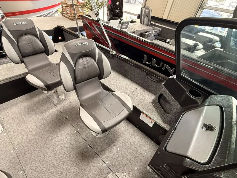 Slide: The Image of Lund 1700 Explorer Sport 2026 - 9