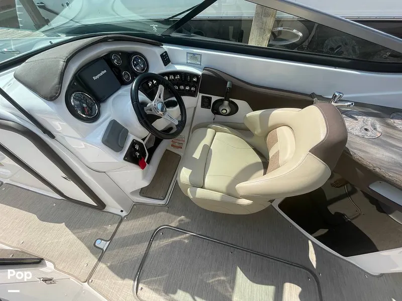 Slide: The Image of Rinker 29QX 2017 - 15717156