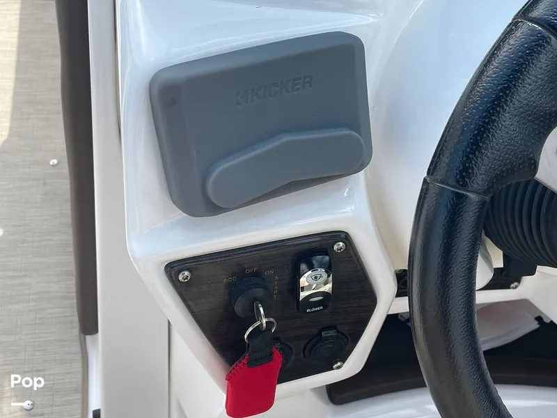 Slide: The Image of Rinker 29QX 2017 - 15717169