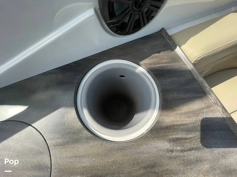 Slide: The Image of Rinker 29QX 2017 - 15717193