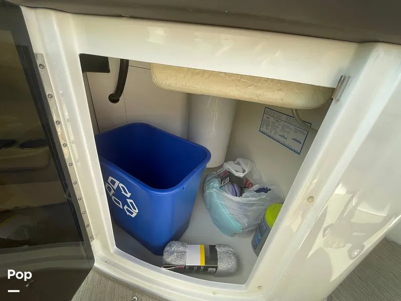 Slide: The Image of Rinker 29QX 2017 - 15717196