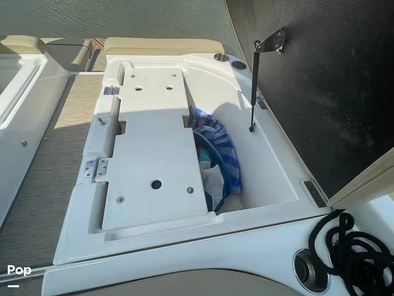 Slide: The Image of Rinker 29QX 2017 - 15717216