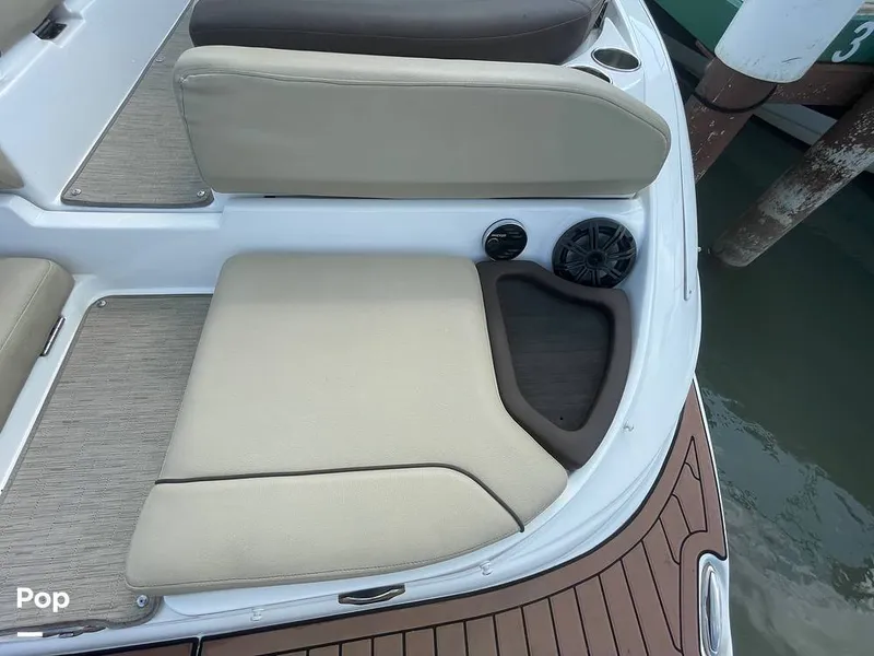 Slide: The Image of Rinker 29QX 2017 - 15717228