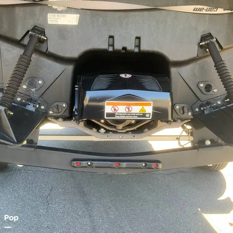 Slide: The Image of Sea-Doo Switch 19 2023 - 15714959