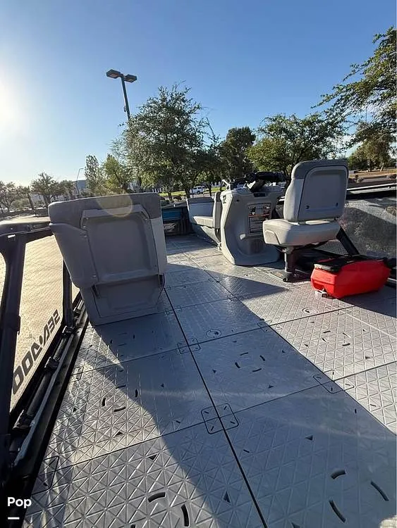 Slide: The Image of Sea-Doo Switch 19 2023 - 15701282