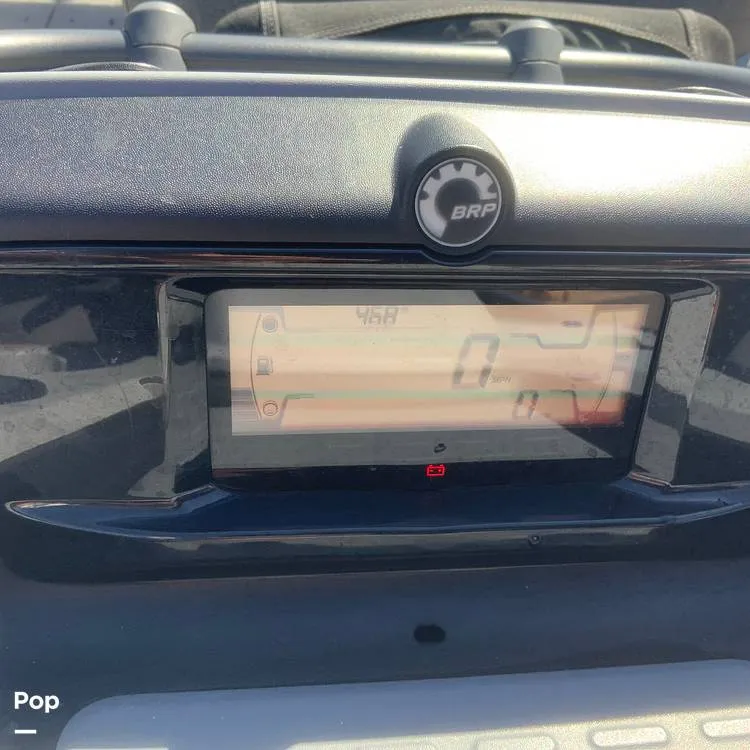 Slide: The Image of Sea-Doo Switch 19 2023 - 15714914