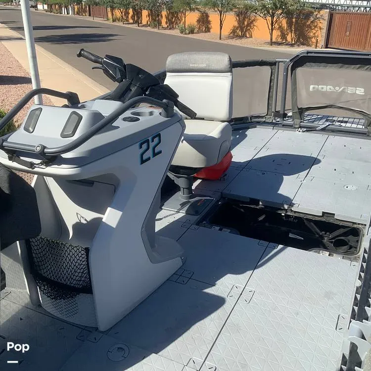 Slide: The Image of Sea-Doo Switch 19 2023 - 15714925