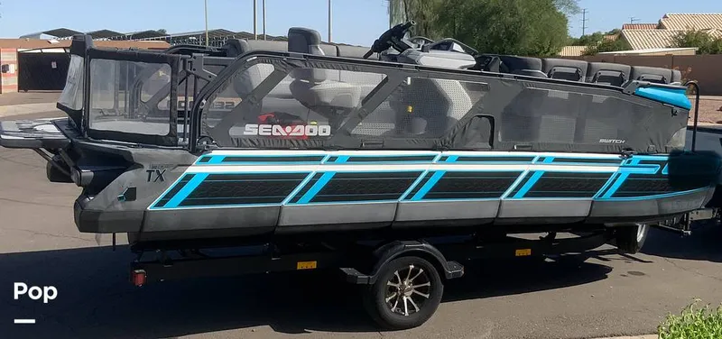 Slide: The Image of Sea-Doo Switch 19 2023 - 15794530