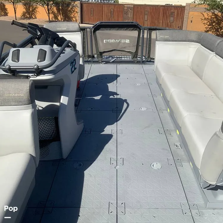 Slide: The Image of Sea-Doo Switch 19 2023 - 15714929