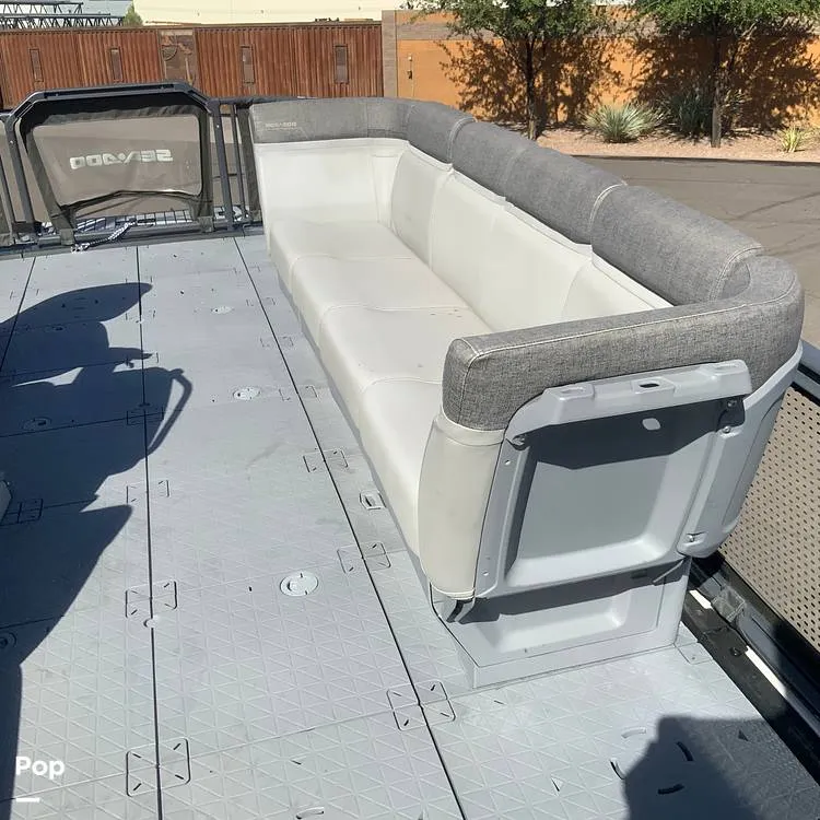 Slide: The Image of Sea-Doo Switch 19 2023 - 15714932