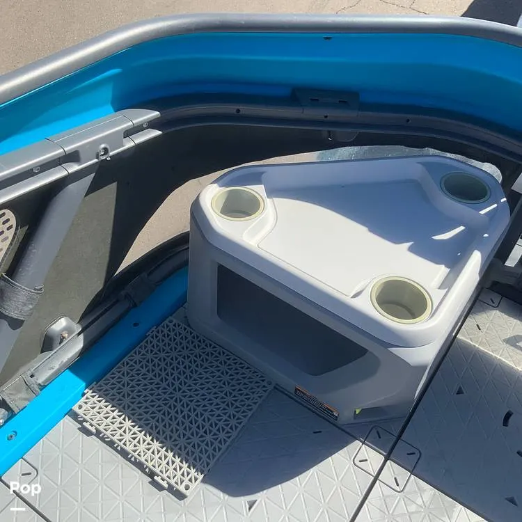 Slide: The Image of Sea-Doo Switch 19 2023 - 15714933