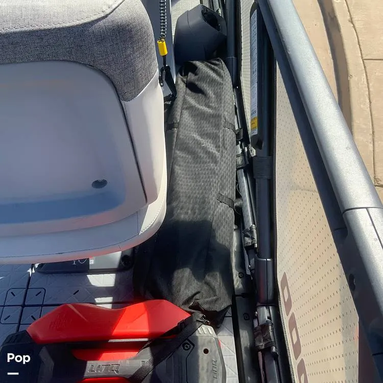 Slide: The Image of Sea-Doo Switch 19 2023 - 15714934