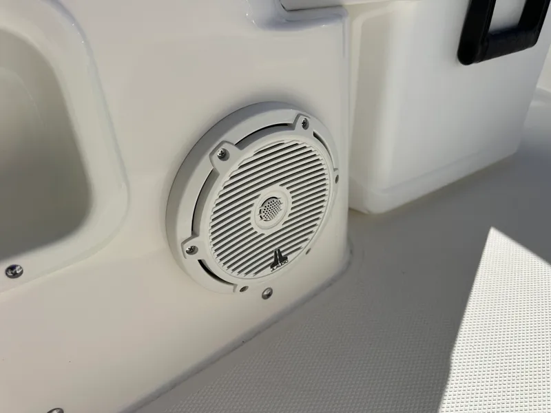 Slide: The Image of Boston Whaler 170 Montauk 2026 - 10