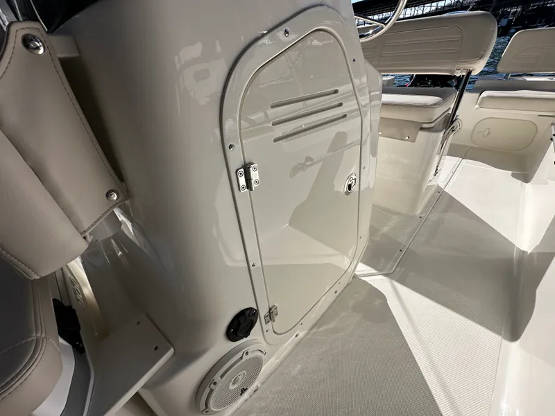 Slide: The Image of Boston Whaler 170 Montauk 2026 - 16