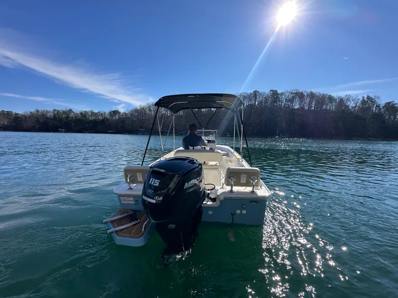 Slide: The Image of Boston Whaler 170 Montauk 2026 - 6