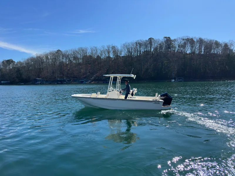 The Image of Boston Whaler 210 Montauk 2026 - 0