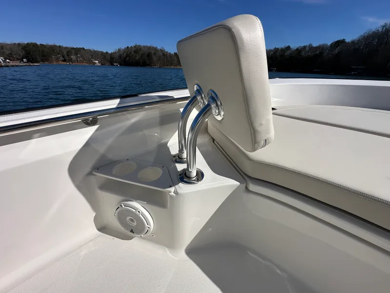 Slide: The Image of Boston Whaler 210 Montauk 2026 - 12