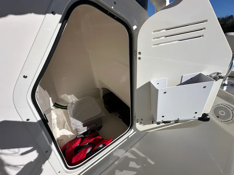 Slide: The Image of Boston Whaler 210 Montauk 2026 - 19