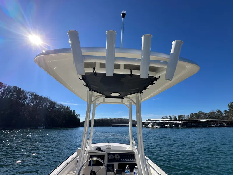 Slide: The Image of Boston Whaler 210 Montauk 2026 - 25