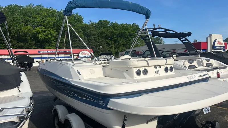 Slide: The Image of Bayliner 217 SD 2008 - 5