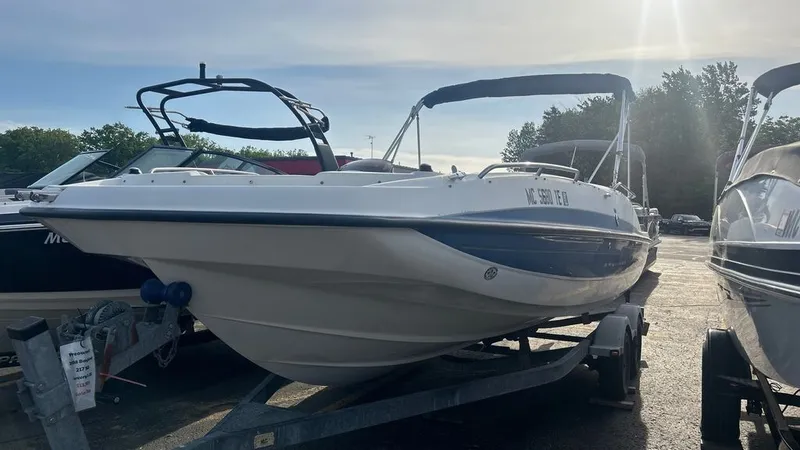 Slide: The Image of Bayliner 217 SD 2008 - 6