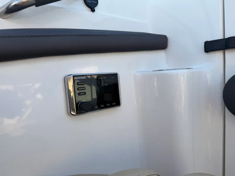 Slide: The Image of Rinker 26QX BR 2018 - 15