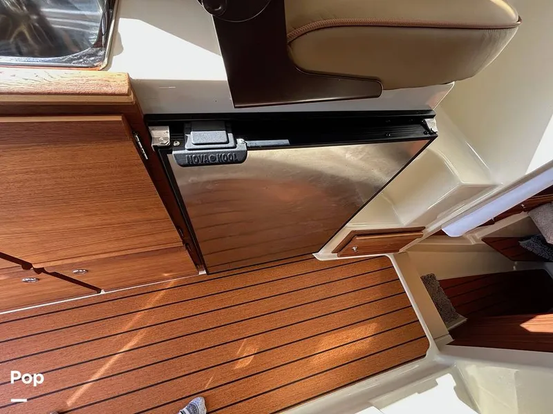 Slide: The Image of Ranger Tug R27 LE 2023 - 15730306