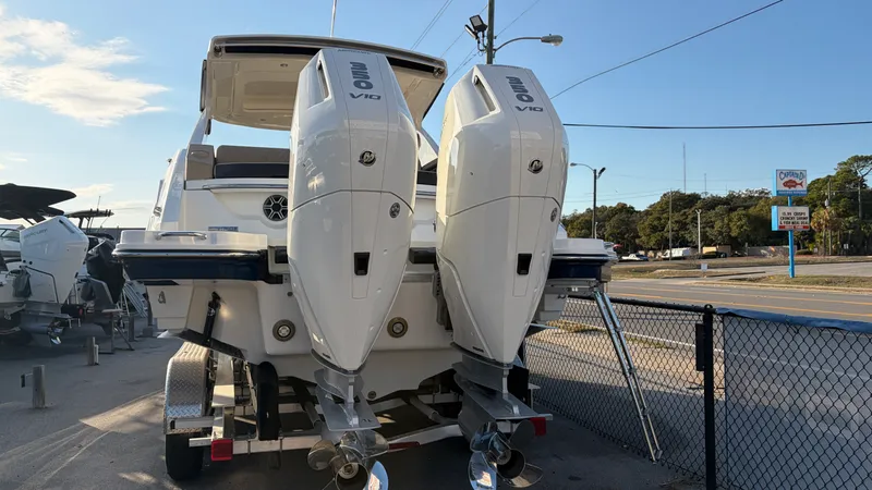 Slide: The Image of Sea Ray SLX 310 Outboard 2026 - 14
