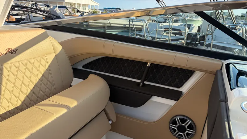 Slide: The Image of Sea Ray SLX 310 Outboard 2026 - 32