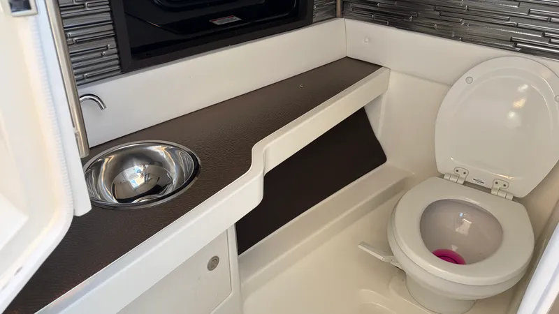 Slide: The Image of Sea Ray SLX 310 Outboard 2026 - 35