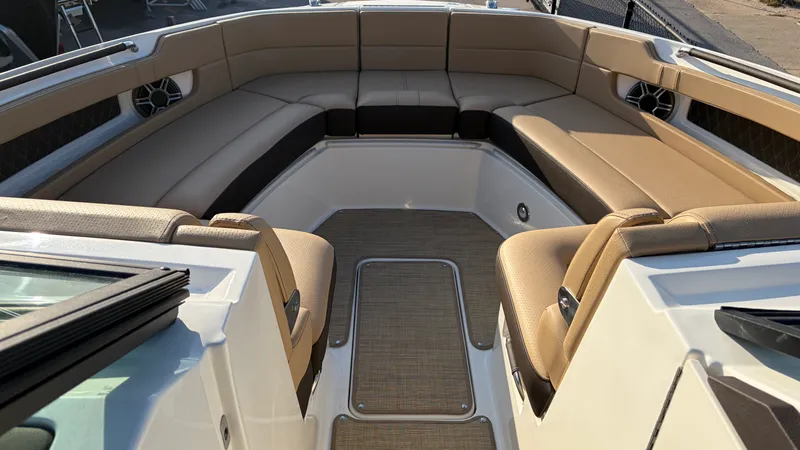 Slide: The Image of Sea Ray SLX 310 Outboard 2026 - 44