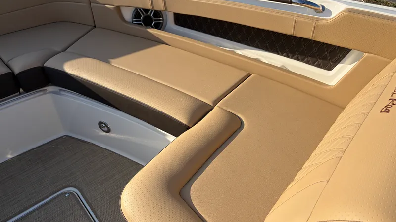 Slide: The Image of Sea Ray SLX 310 Outboard 2026 - 45