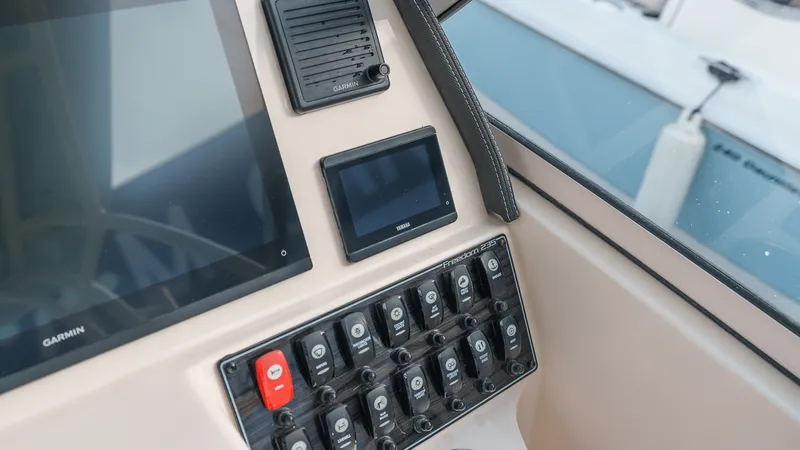 Slide: The Image of Grady-White Freedom 235 2026 - 18