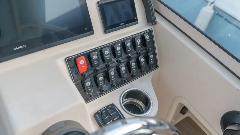 Slide: The Image of Grady-White Freedom 235 2026 - 19