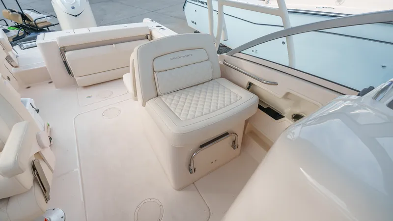 Slide: The Image of Grady-White Freedom 235 2026 - 26