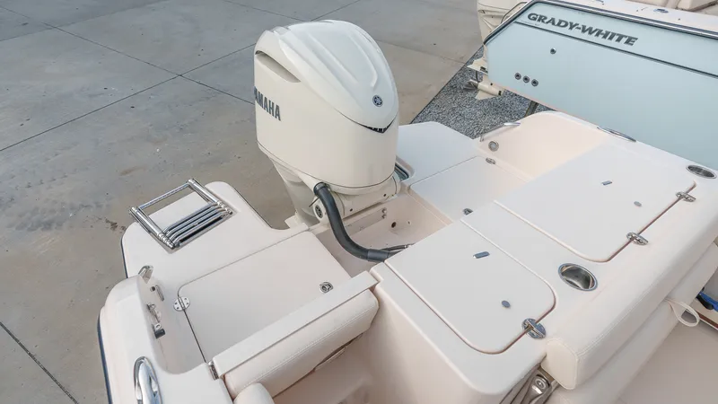 Slide: The Image of Grady-White Freedom 235 2026 - 34