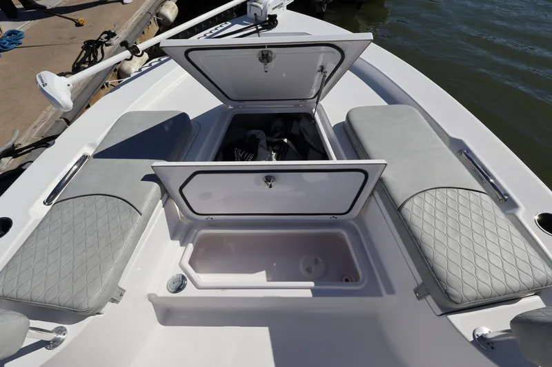 Slide: The Image of Sportsman MASTERS 247 BAY BOAT 2020 - 35