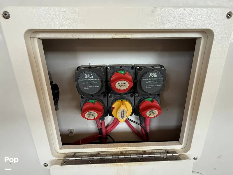 Slide: The Image of Pro-Line 2950 Mid Cabin 1996 - 15989578