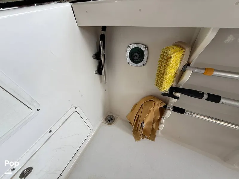 Slide: The Image of Pro-Line 2950 Mid Cabin 1996 - 15989590