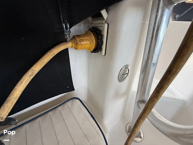 Slide: The Image of Pro-Line 2950 Mid Cabin 1996 - 15989595