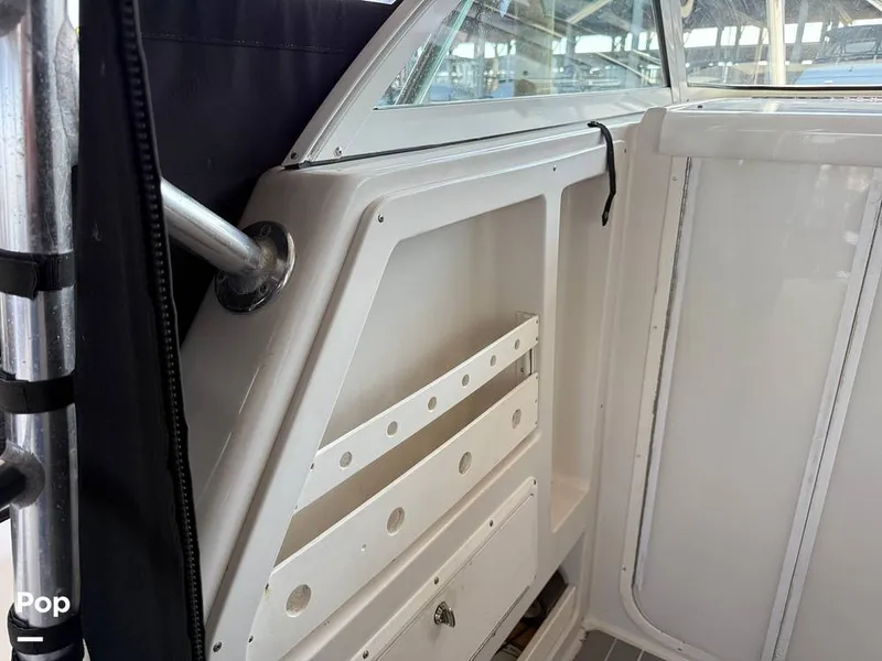 Slide: The Image of Pro-Line 2950 Mid Cabin 1996 - 15989511