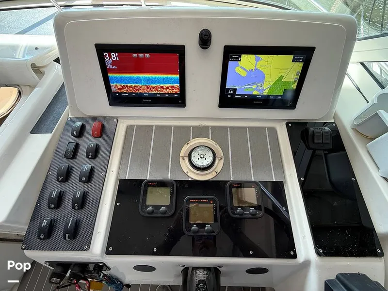 Slide: The Image of Pro-Line 2950 Mid Cabin 1996 - 15989614