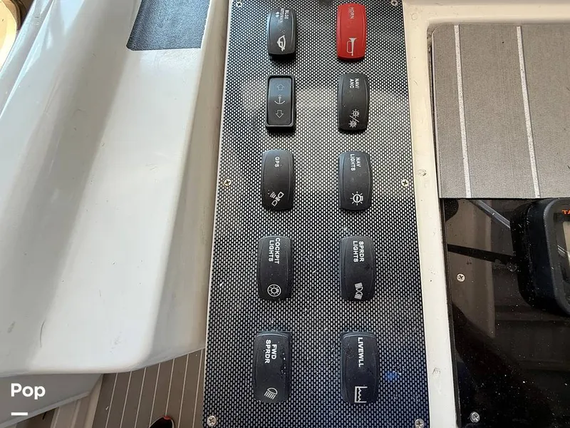 Slide: The Image of Pro-Line 2950 Mid Cabin 1996 - 15989629