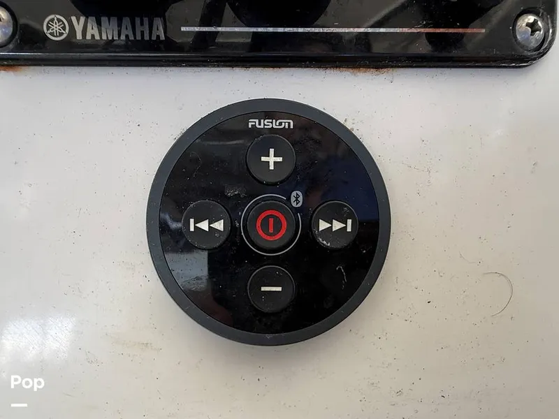 Slide: The Image of Pro-Line 2950 Mid Cabin 1996 - 15989632