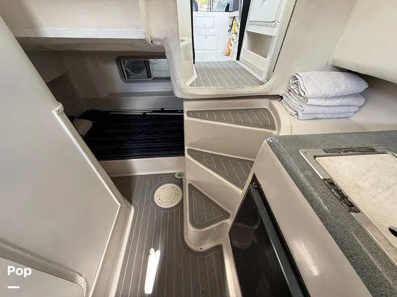 Slide: The Image of Pro-Line 2950 Mid Cabin 1996 - 15989540