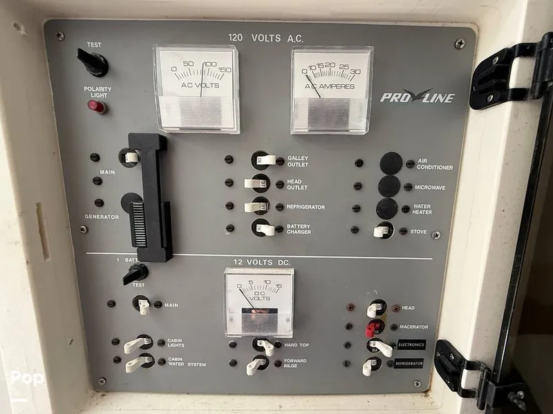 Slide: The Image of Pro-Line 2950 Mid Cabin 1996 - 15989544