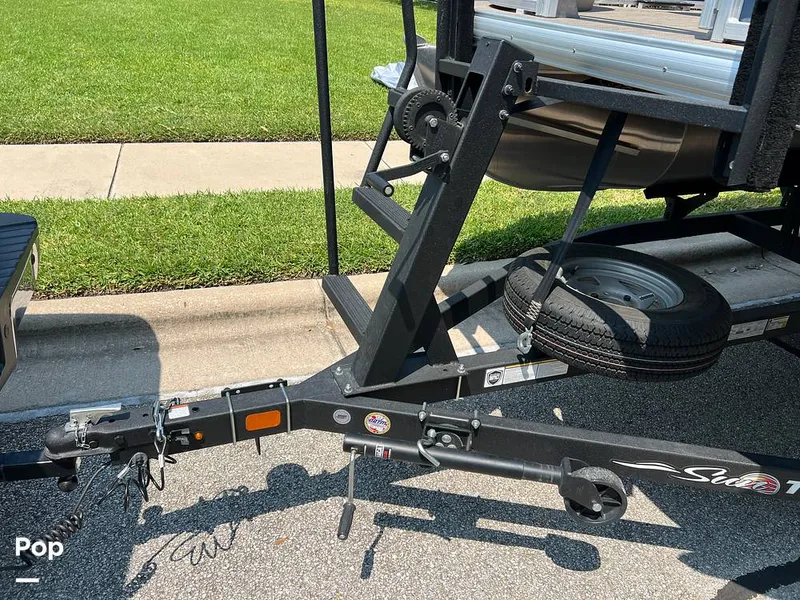 Slide: The Image of Sun Tracker Bass Buggy 18 DLX 2023 - 15735754