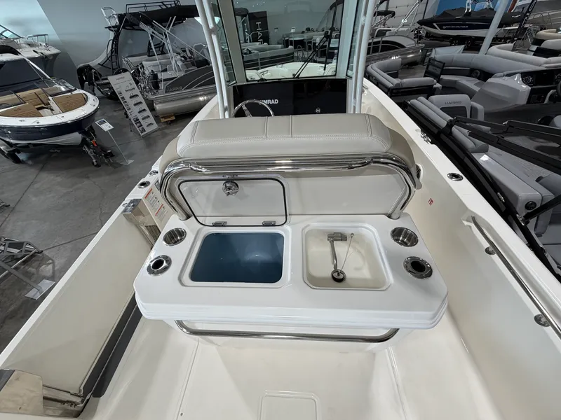 Slide: The Image of Boston Whaler 280 Dauntless 2026 - 12