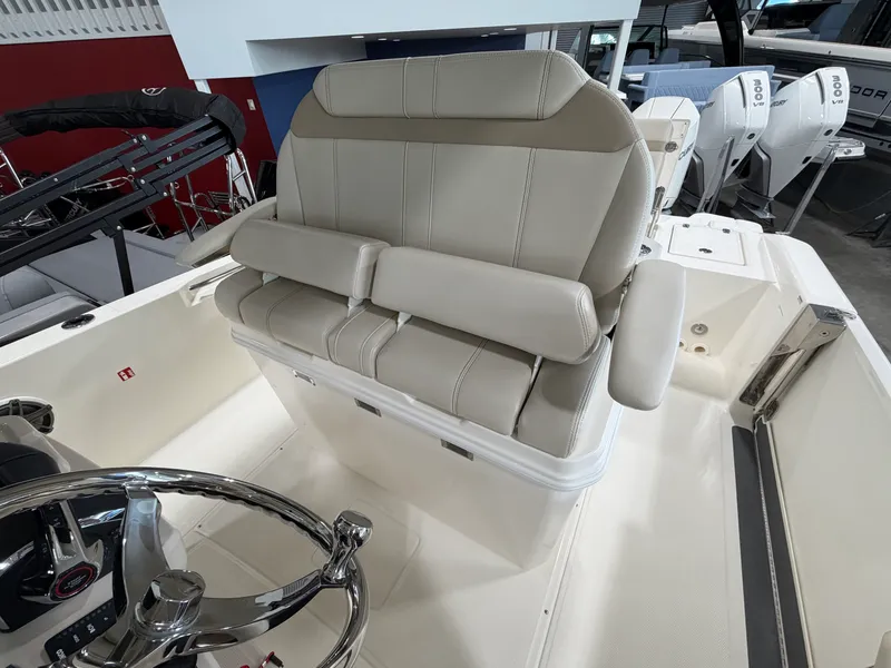 Slide: The Image of Boston Whaler 280 Dauntless 2026 - 17